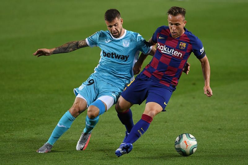 Arthur put in a good shift but was unable to break the opposition's lines